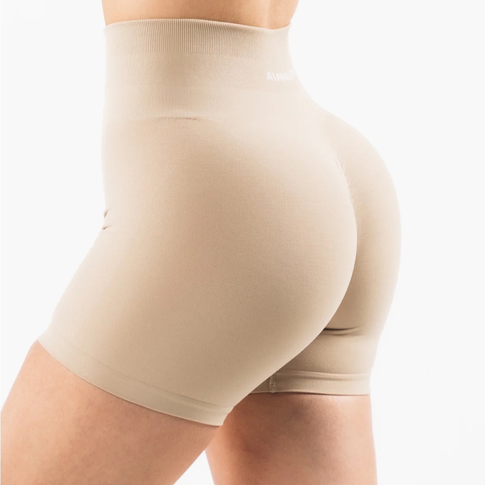 alphalete amplify shorts 4.5”
